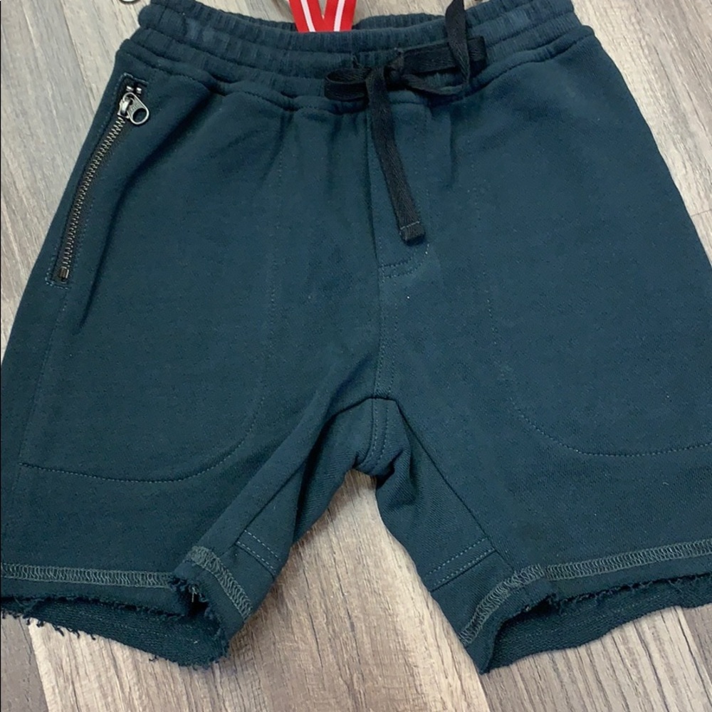 Paparazzi Wings black sweat shorts for boys